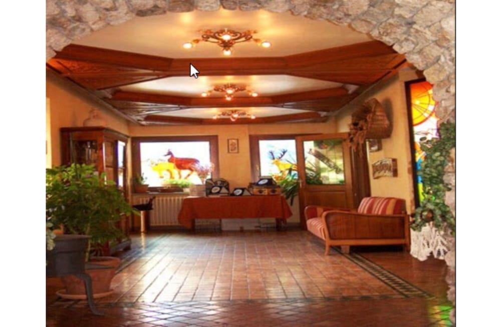 Hotel Beau Sejour Етрабълс Екстериор снимка